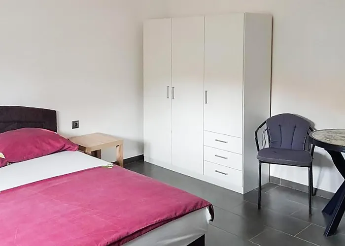 1 Bedroom Lovely In 아파트 비오그라드나모루