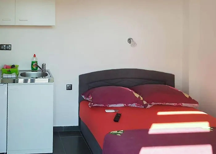아파트 1 Bedroom Lovely In 비오그라드나모루